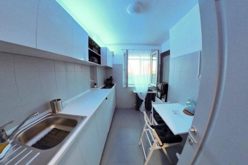 Modern 1 Bedroom Apartment In Bucharest Center! Luaran gambar
