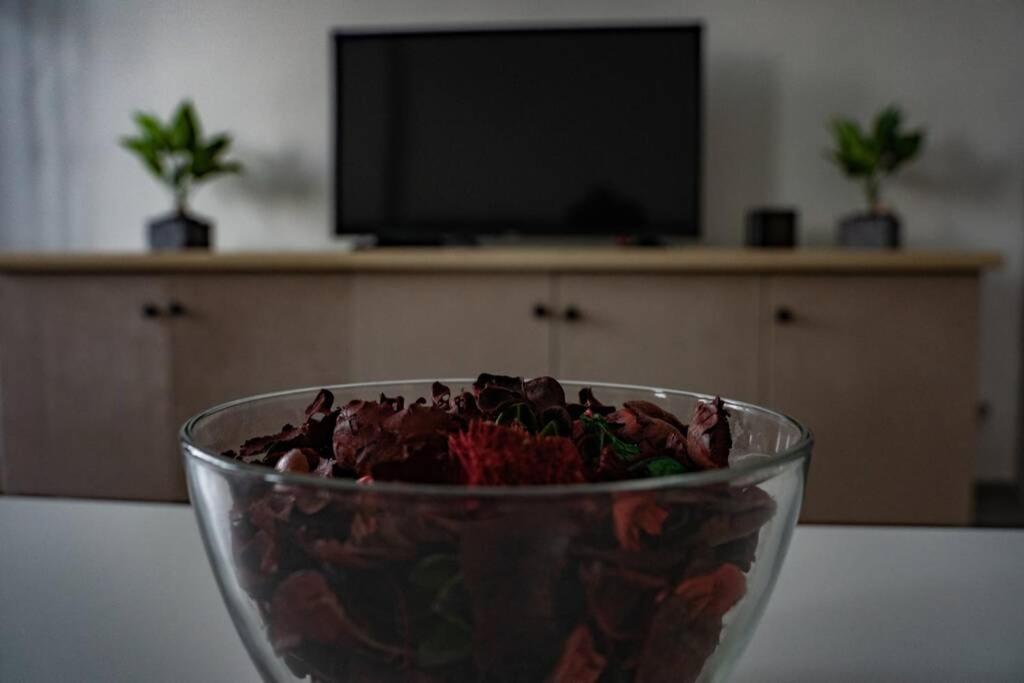 Modern 1 Bedroom Apartment In Bucharest Center! Luaran gambar