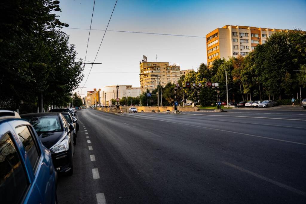 Modern 1 Bedroom Apartment In Bucharest Center! Luaran gambar