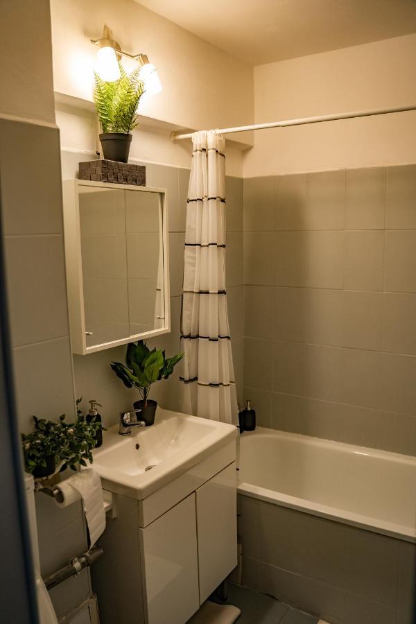 Modern 1 Bedroom Apartment In Bucharest Center! Luaran gambar